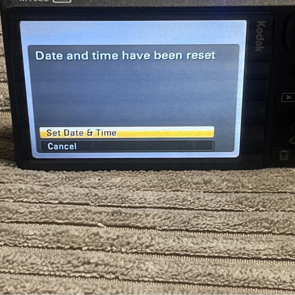 Kodak Black Digital Camera with Kastar Battery Charger - Picture 10 of 13